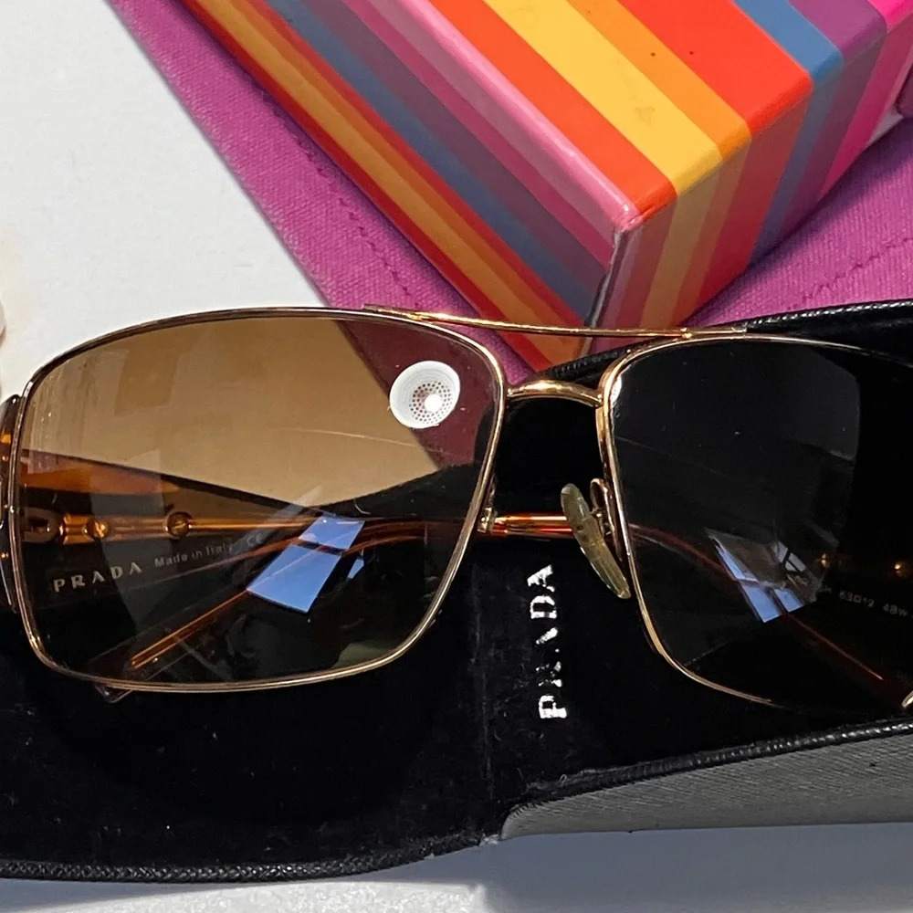 Prada Vintage sunglasses and hard case - Picture 6 of 13